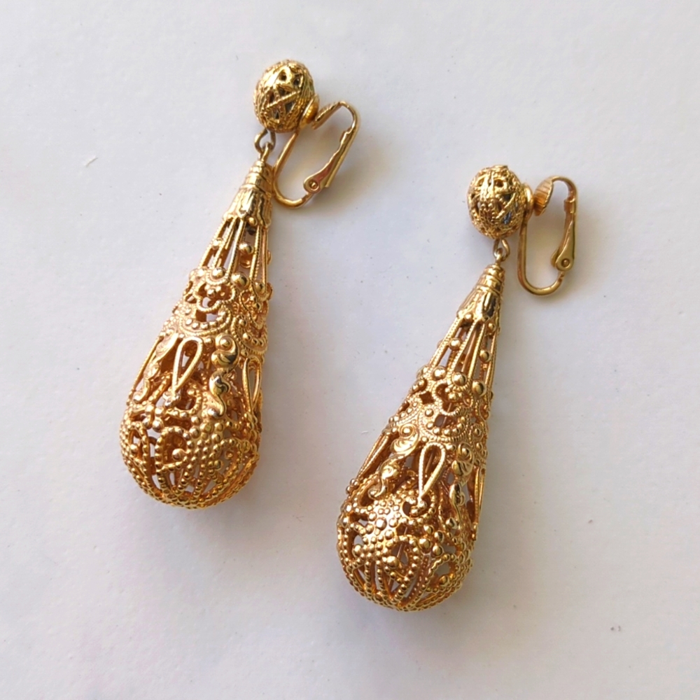 Vintage 1960's ornate lightweight gold clip earrings
